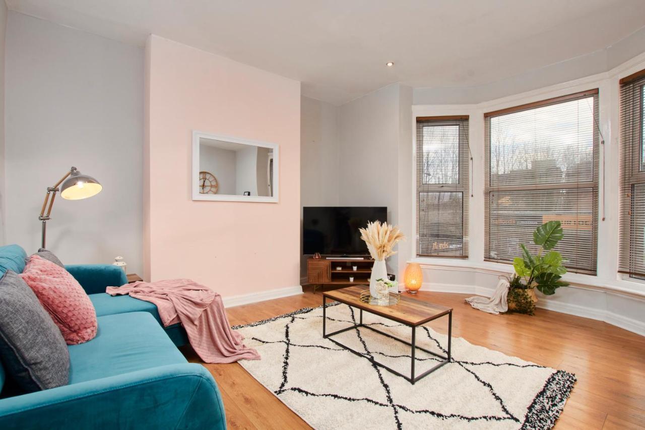 2 Bedroom Apartment *